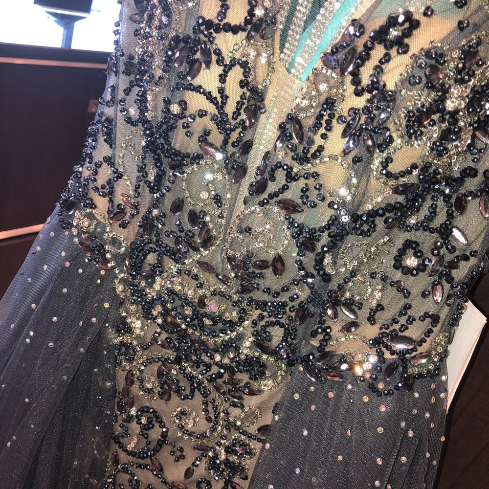 Prom Dress - Picture 4 of 9